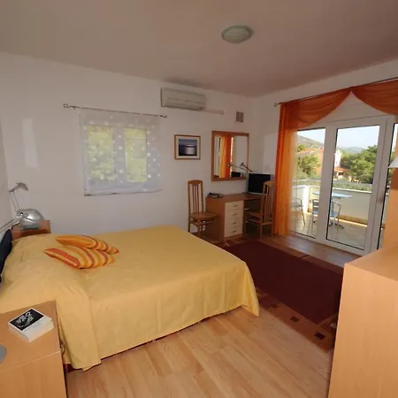 Casa-Gorma At The Beach, Apartment 130 Jelsa (Hvar)
